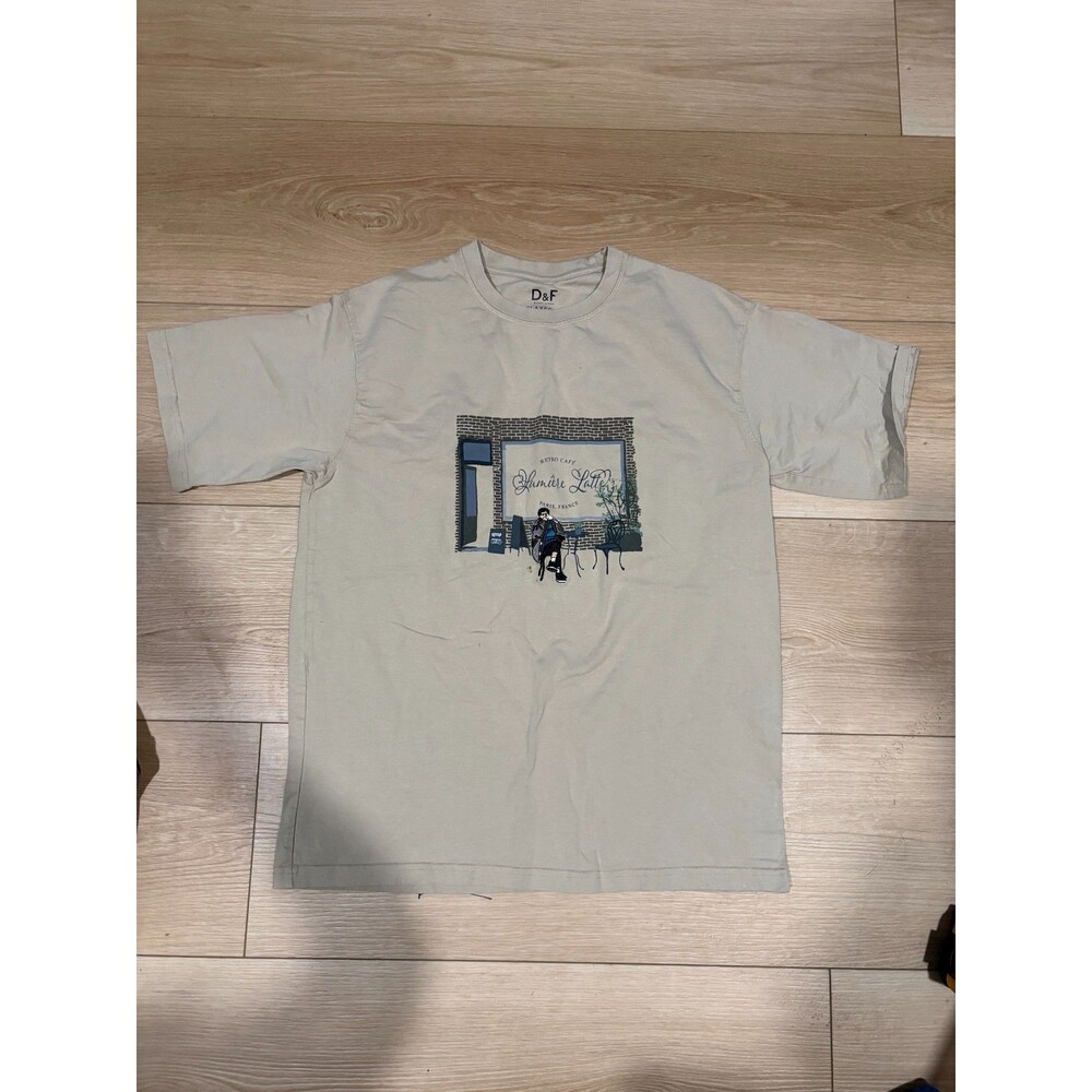 D&F Ricky Singh Lumière Latte Paris Cafe Graphic T-Shirt S Relaxed Fit Cotton